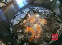 Xinwen Food Xiaojiujiu Transformation into a Phoenix Returning to the Nest Illustrated 7