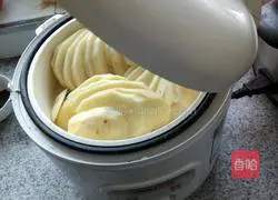 Illustration of how to make minced onion, minced meat and mashed potatoes 3