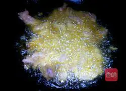 Illustration of how to make fried crispy pork 9