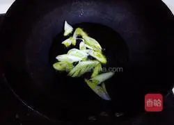 Illustration of Sichuan Sour Radish and Duck Soup 4