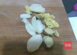 Hunan smoked bacon and fried beans Practice illustration 2