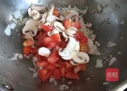 Illustration of how to make tomato and mushroom meat sauce pasta 6