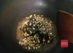 Illustration of how to pour boiled eggs with sauce 6