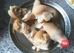 Soy Bean Shao Illustration of how to make pig's trotters 8