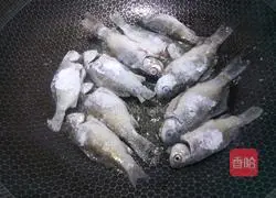 Illustration of braised crucian carp 6