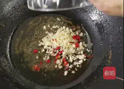 Illustration of how to make salt and pepper spicy shrimp 6