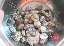 Illustration of how to make spicy stir-fried flower armor 3