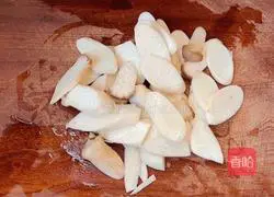 Illustration of how to make fried king oyster mushrooms and shrimps 1