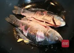 Illustration of how to make scallion-flavored crucian carp 8 