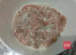 Illustration of how to make stir-fried pork tenderloin with radish flowers 3