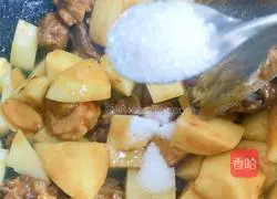 Illustration of making sauce-flavored pork ribs and braised potatoes 7