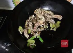 Illustration of how to make salt and pepper shrimps 6