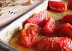 Illustration of making homemade Italian tomato sauce 4