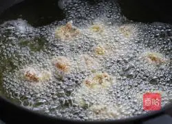 Illustration of how to make spicy chicken popcorn 7