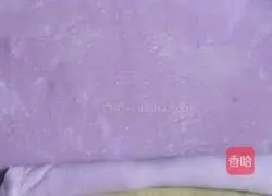 Illustration of how to make pitaya peel juice hand-shredded cake 4