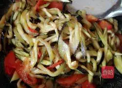 Illustration of how to stir-fry tomatoes with shredded eggplant 6