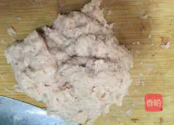 Illustration of how to dip fish balls in tomato sauce 9