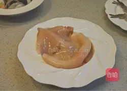 Illustration of how to make garlic spicy seafood pasta 6