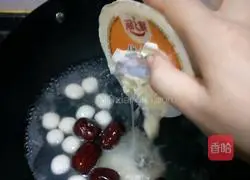 Illustration of how to make red dates and glutinous rice with sweet wine 10