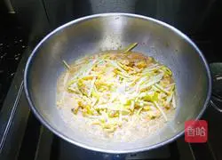 Illustration of how to make delicious clams, eggs and fried garlic yellow 7