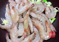 Illustration of braised prawns in tomato sauce and oil 6