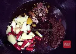 Illustration of how to make spicy crayfish with shrimp and eggs 7