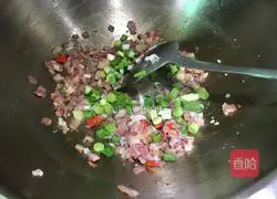 Illustration of how to make bacon mashed potatoes 8