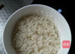 Illustration of how to make clay pot rice with double cured meat 1