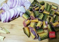 Illustration of how to make fried eel with onions 2