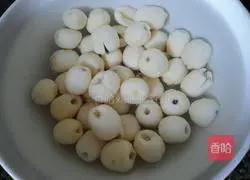 Recipe for Lily, Tremella and Lotus Seed Soup 3