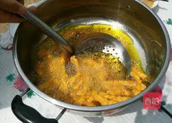 Illustration of how to make fried chicken tenders 11