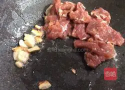 Illustration of how to cook garlic meat with broccoli 6