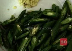 Illustration of how to make hot pepper version of cumin squid 2