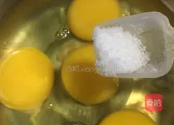 Illustration of how to make oyster fried eggs 4