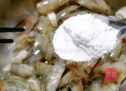 Illustration of how to make dry fried shrimp heads 4