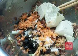 Illustration of how to make assorted meatballs with spiral pasta 5