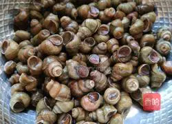 Illustration of how to make homemade delicious screws 1