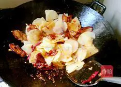 Illustration of how to make twice-cooked potato pork 8