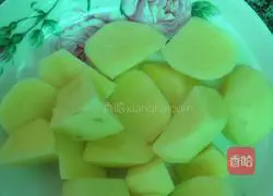 Illustration of how to make steamed pork ribs with potato flour 4