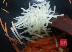 Illustration of how to make fish-flavored shredded pork (less meat version) 13