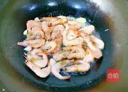 Illustration of braised shrimps in oil, braised shrimps in oil and fried shrimps in oil 3