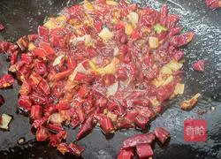 Illustration of how to stir-fry shrimp tails 2