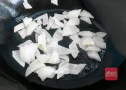 Illustration of how to make garlic-fried meat slices 5