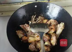 Illustration of how to make braised chicken with mushrooms 3
