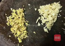 Illustration of how to make mullet sauerkraut 3