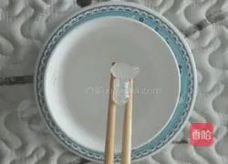 Illustration of how to make steamed pumpkin with lily and red dates 9