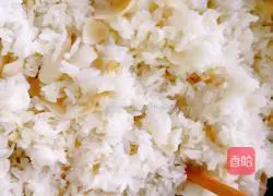 Illustration of how to nourish glutinous rice with wolfberry lily 5