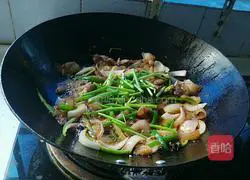 Illustration of the recipe of twice-cooked pork with black bean sauce 12