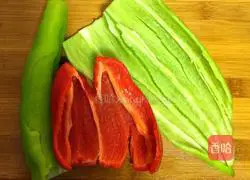 Illustration of how to make twice-cooked pork with red pepper and green vegetables 2