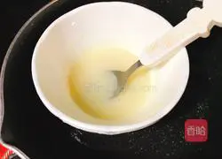 Illustration of how to make rose pitaya mousse 6